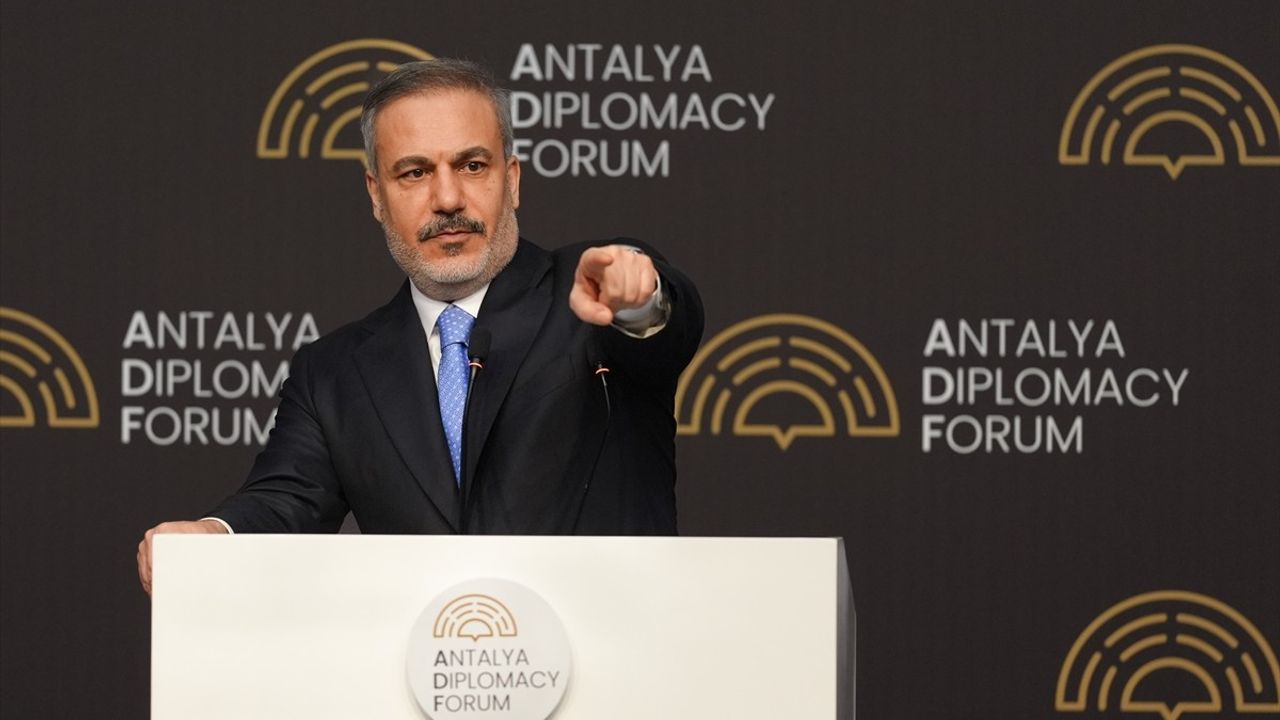 Dışişleri Bakanı Fidan, Antalya Diplomasi Forumu'nda 155 Ülkeden Katılımcılarla Görüştü