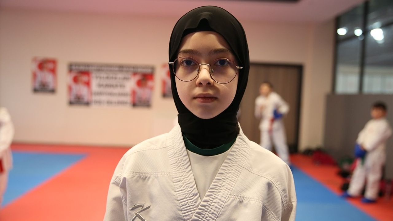 Diyabetle Mücadele Eden 12 Yaşındaki Dilara, Karateyle Milli Takım Hedefliyor