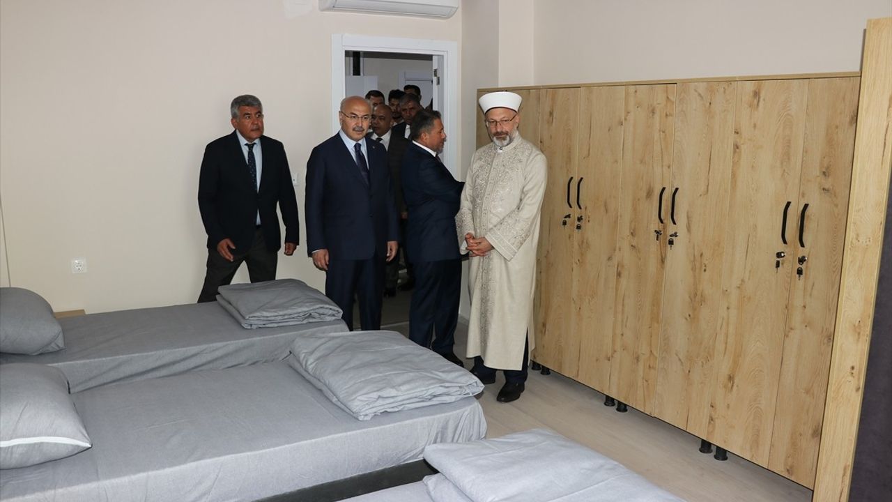 Diyanet İşleri Başkanı Erbaş, Adana'da Kur'an Eğitim Merkezi ve Camii Açılışında Ahlak Vurgusu Yaptı