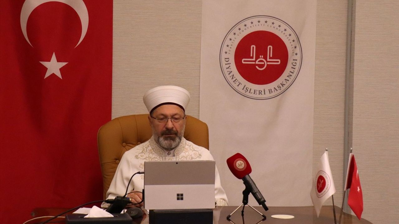 Diyanet İşleri Başkanı Erbaş, Aday Din Görevlilerine Çevrimiçi Eğitim Verdi