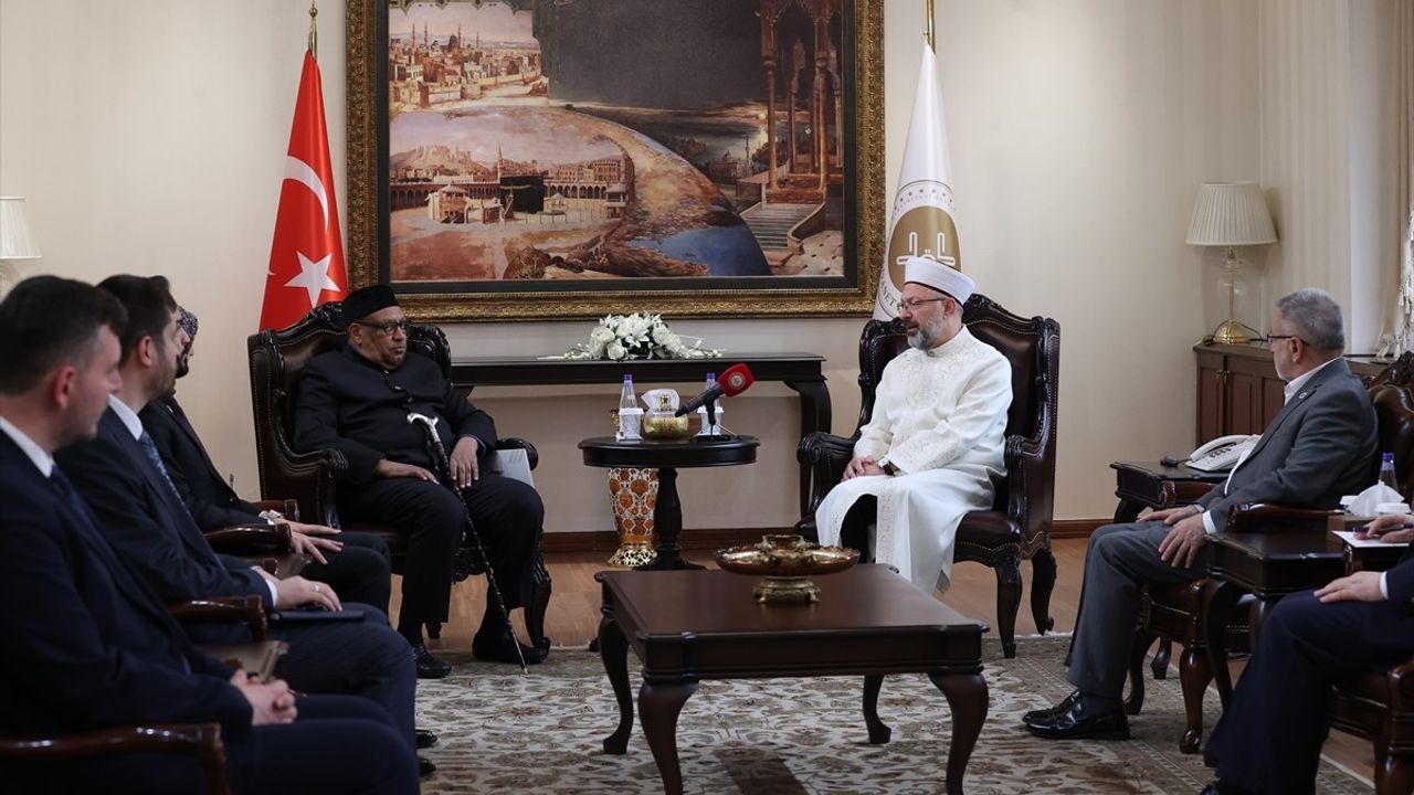 Diyanet İşleri Başkanı Erbaş, Dünya Müslüman Alimler Birliği Heyetini Ağırladı