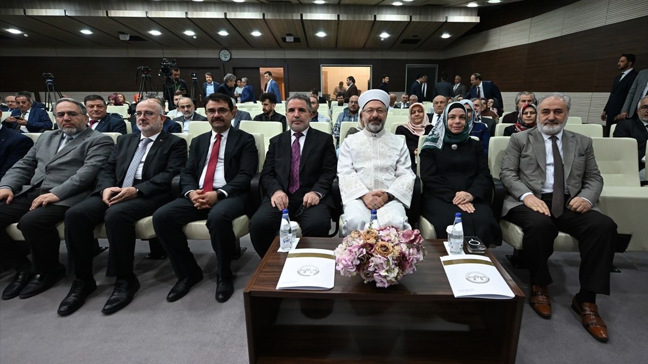Diyanet İşleri Başkanı Erbaş, Yalnızlık ve Din Sempozyumu'nda Önemli Mesajlar Verdi