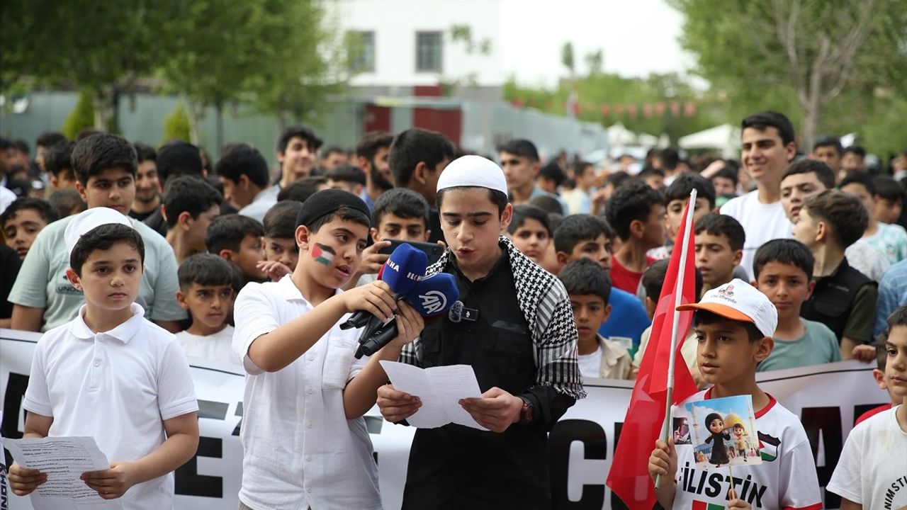 Diyarbakır'da Çocuklar Gazzeli Yaşıtlarına Destek İçin Yürüdü