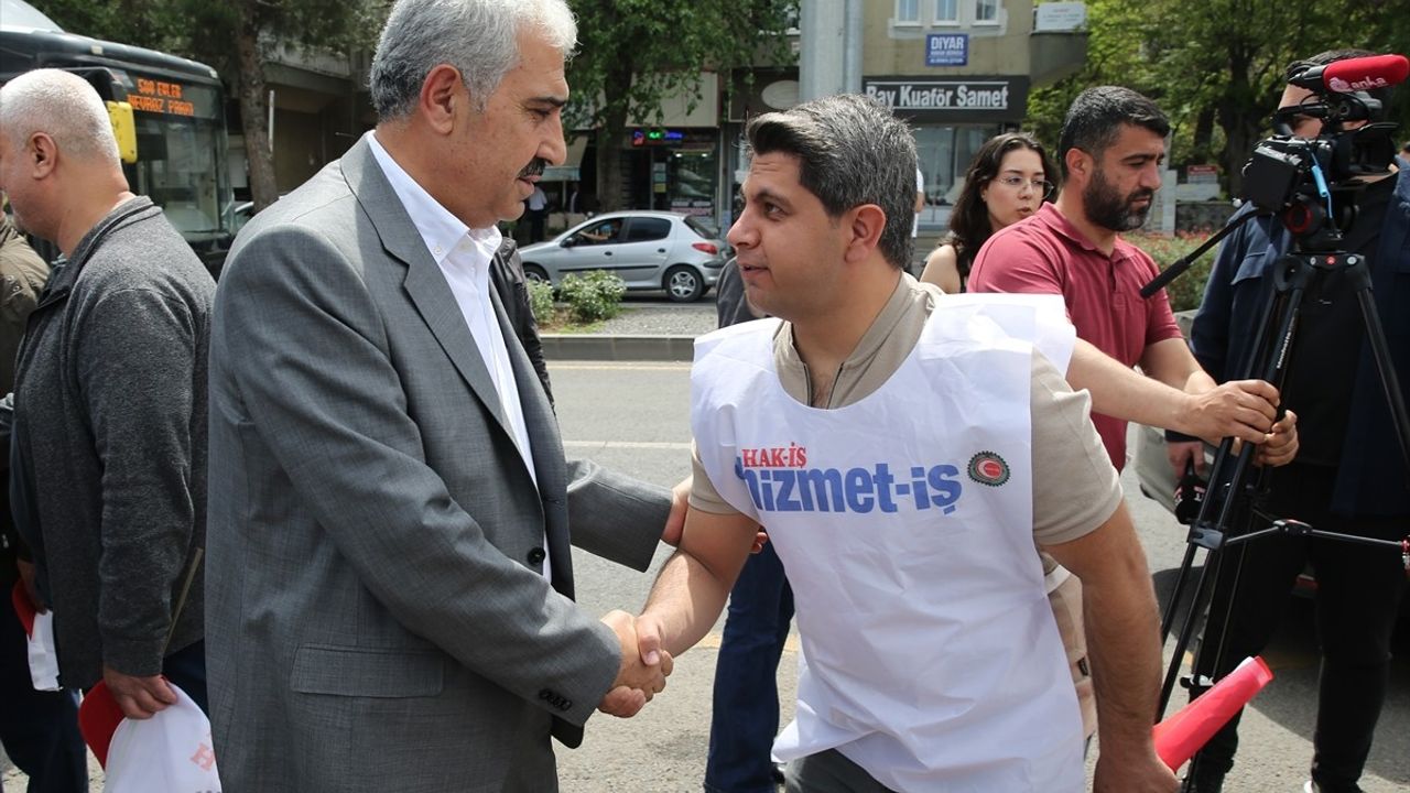 Diyarbakır'da İşten Çıkarılan İşçilerin Eylemi Devam Ediyor