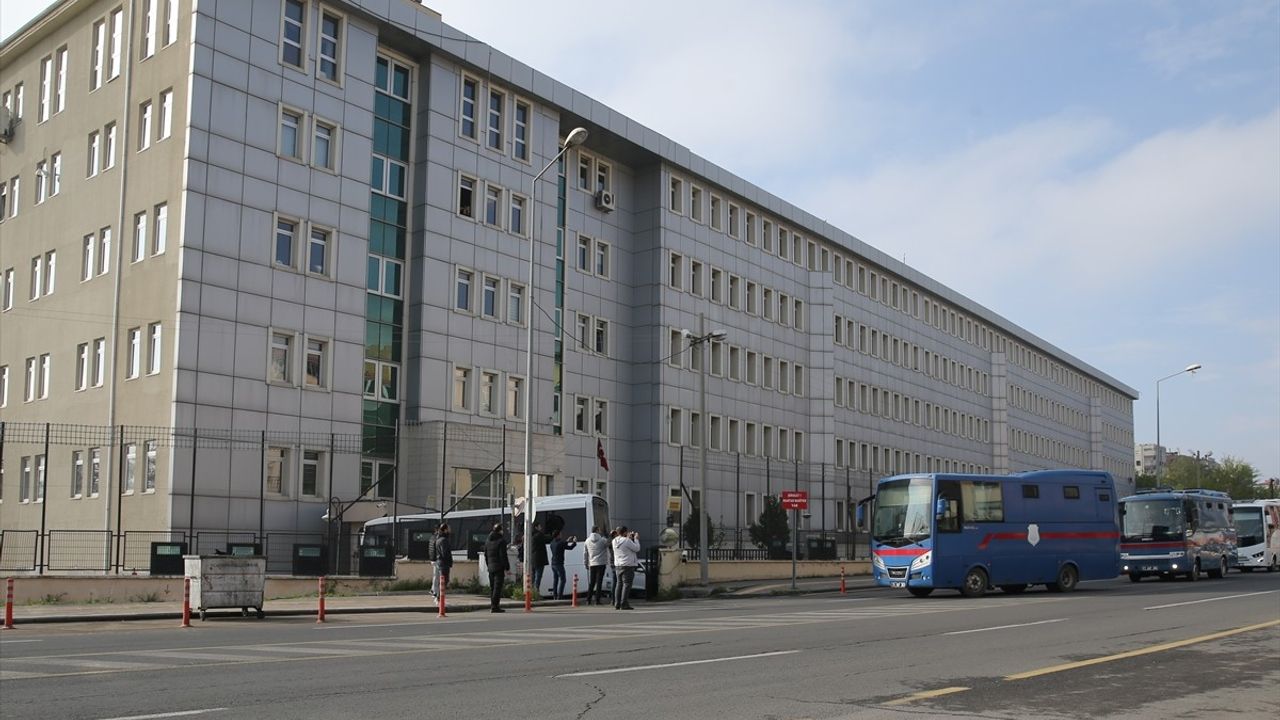 Diyarbakır'da Narin Güran Cinayeti ile İlgili 12 Sanık ve 3 Çocuğun Yargılamasına Başlandı