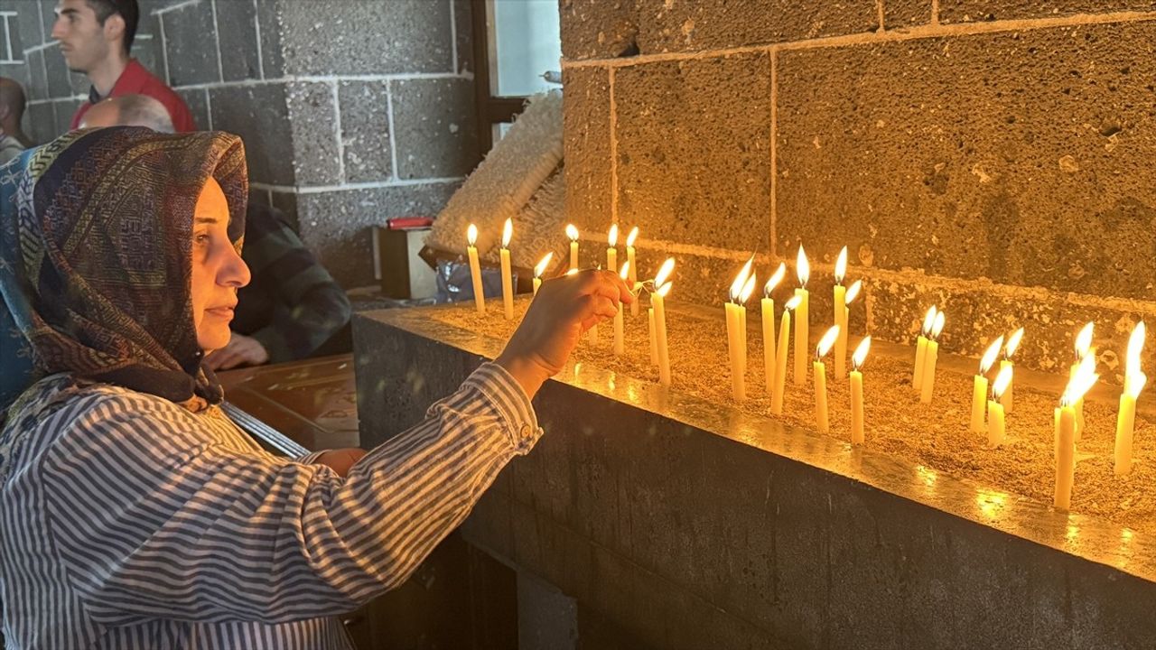 Diyarbakır'da Paskalya Bayramı Surp Giragos Ermeni Kilisesi'nde Kutlandı