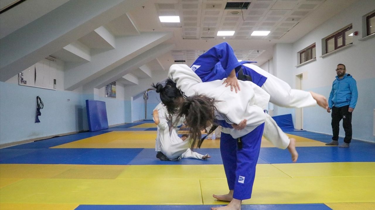 Diyarbakırlı Kuraş Sporcusu Hilal Göktekin'in Avrupa Şampiyonluğu Hedefi