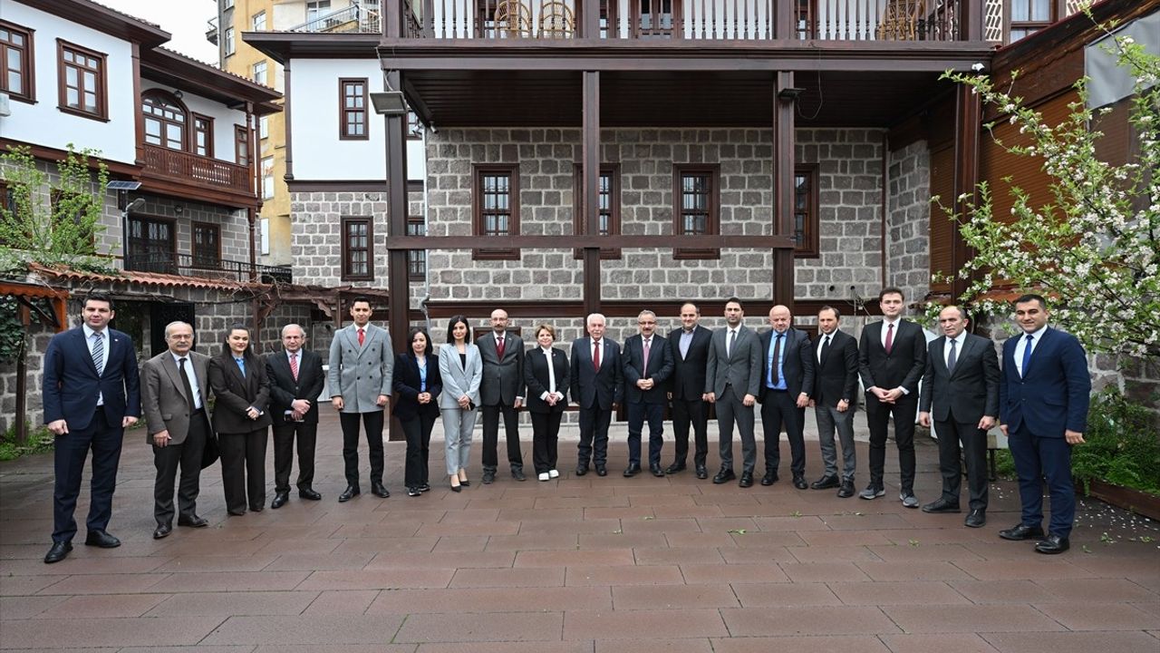 Doğu Perinçek'ten İstanbul Belediyesi ve PKK Açıklamaları