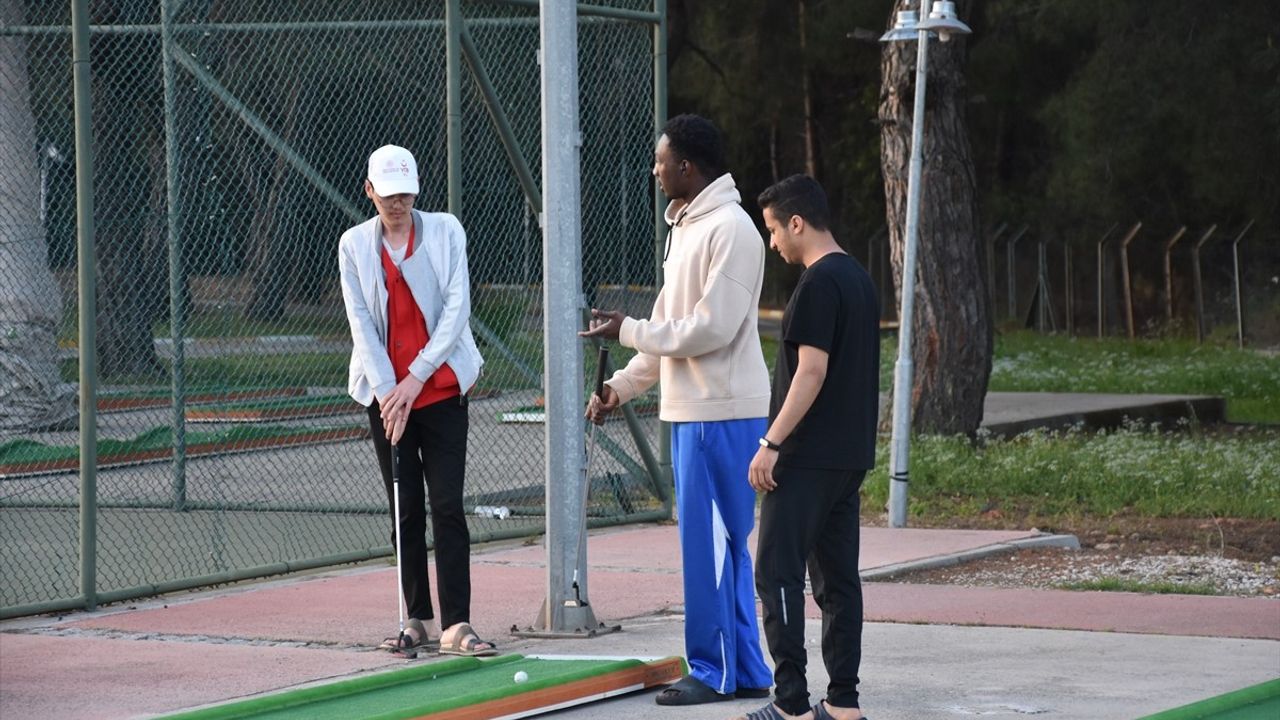 Dünya Çapında Gençler Antalya'da Gençlik Kampında Buluştu