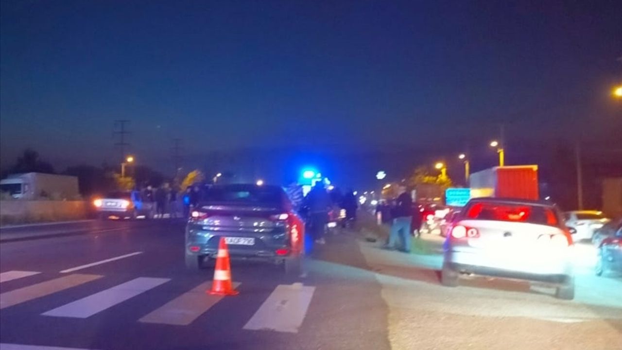 Düzce'de Akülü Engelli Aracına Otomobil Çarptı: Bir Kişi Ağır Yaralandı