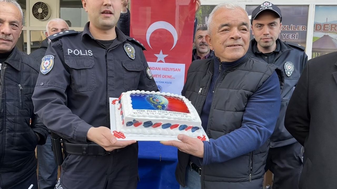 Düzce'de Polis Ekiplerine Sürpriz Kutlama