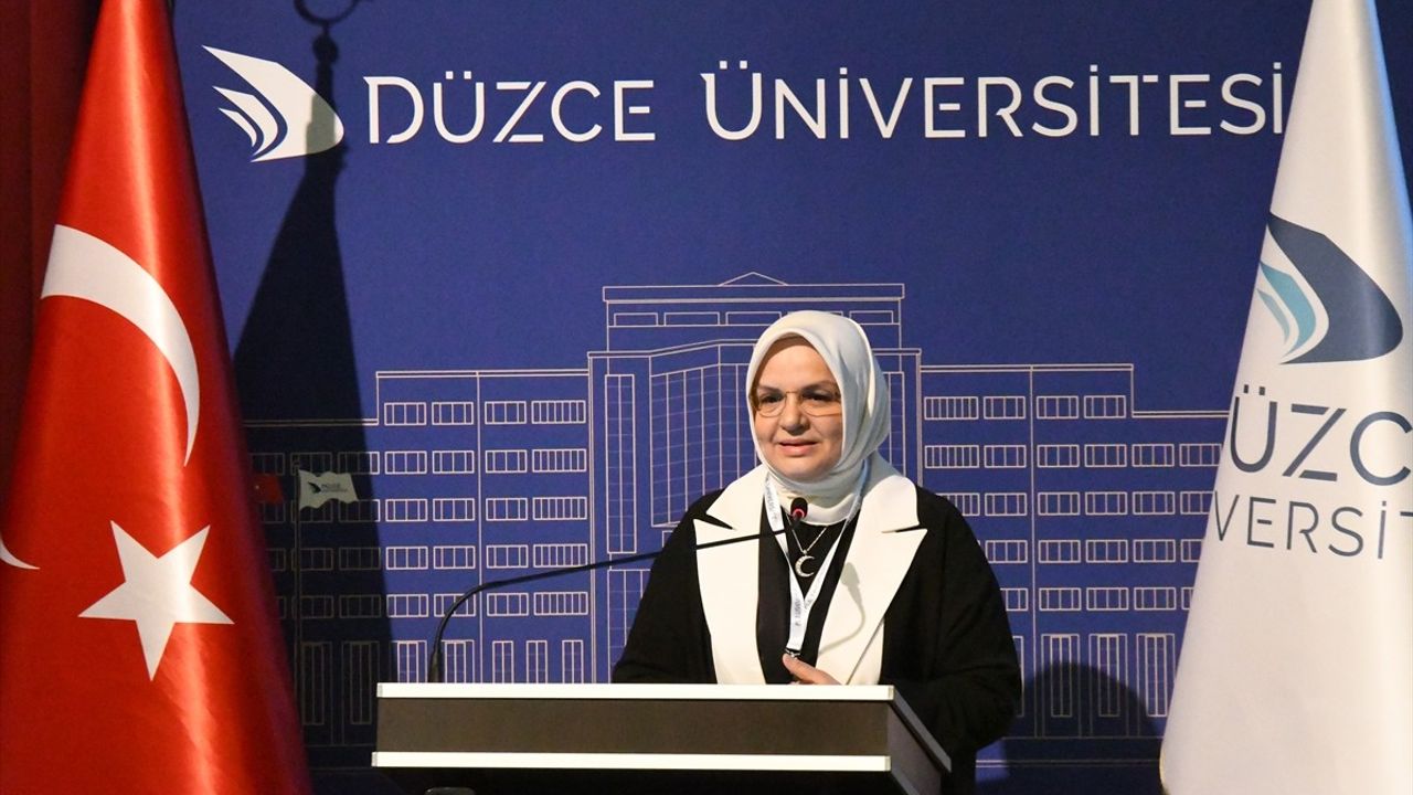Düzce'de 'Uluslararası Türk Dünyasında Kadın: Başarı Hikayeleri Sempozyumu' Gerçekleştirildi