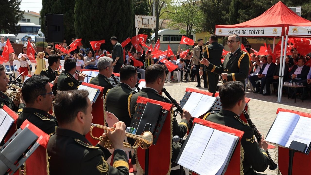 Edirne'de Askeri Bando, 23 Nisan İçin Köy Okulunda Konser Verdi