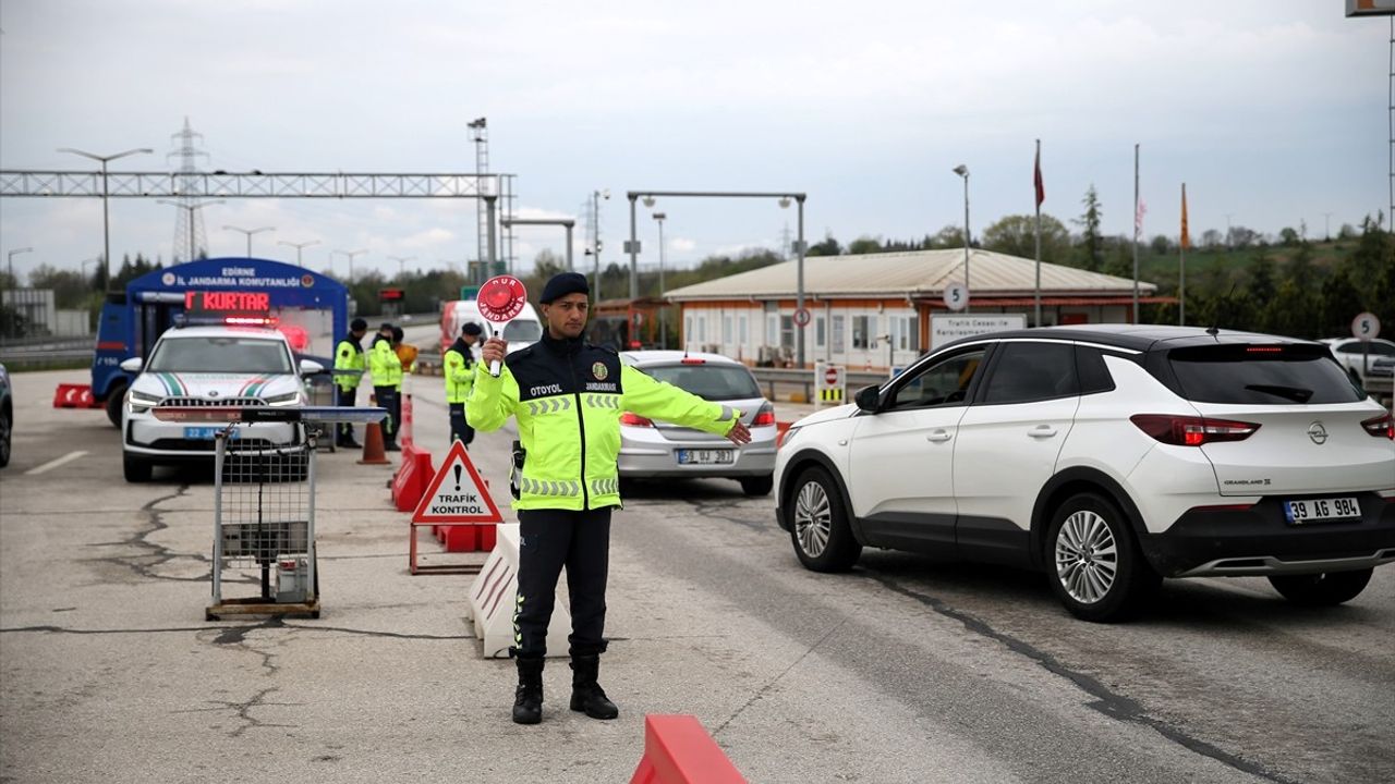 Edirne'de Jandarmadan Bayram Tatilinde Trafik Denetimleri