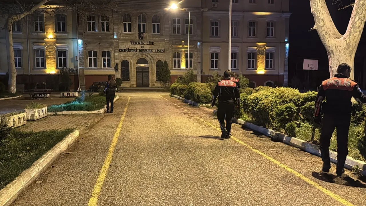 Edirne'de Lise Öğrencisi Bıçakla Öldürüldü, Şüpheli Gözaltına Alındı