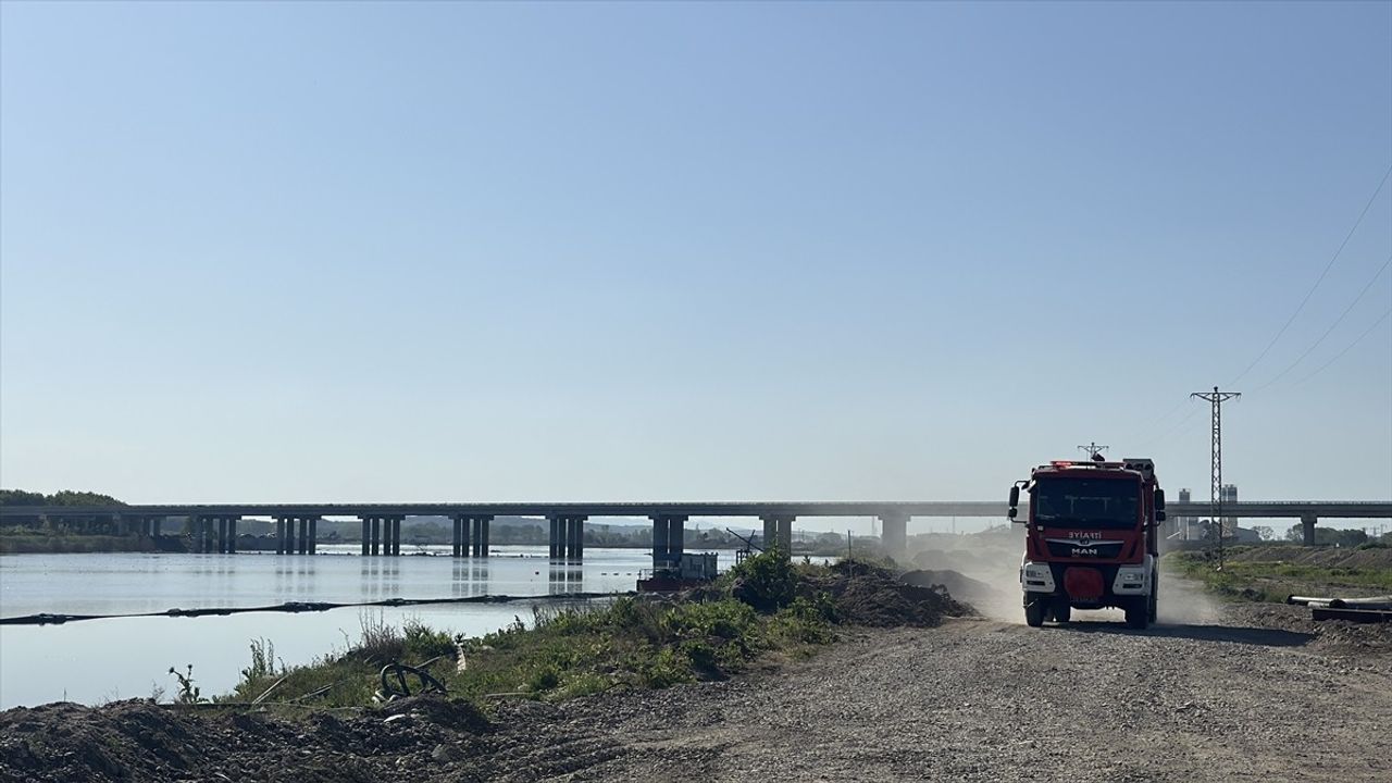 Edirne'de Meriç Nehri'nde Kaybolan Çocuğun Arama Çalışmaları Sürüyor