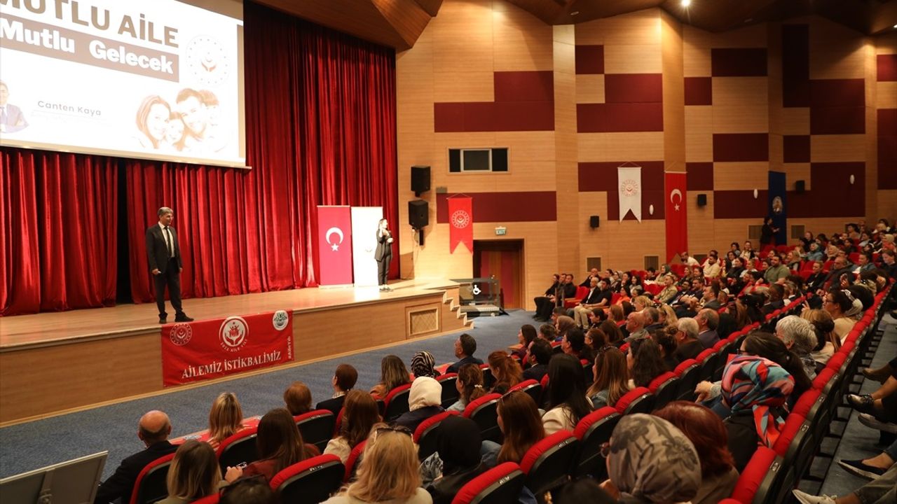 Edirne'de Mutlu Aile ve Başarılı Çocuk Yetiştirmenin İpuçları Paylaşıldı