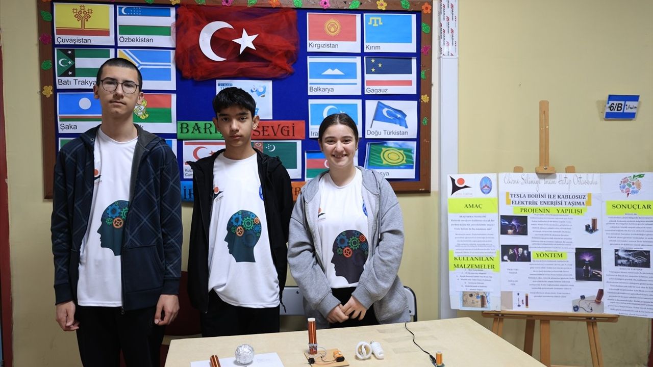 Edirne'de Öğrenciler, Okul Servislerinde Unutulmayı Önleyen Uyarı Sistemi Geliştirdi