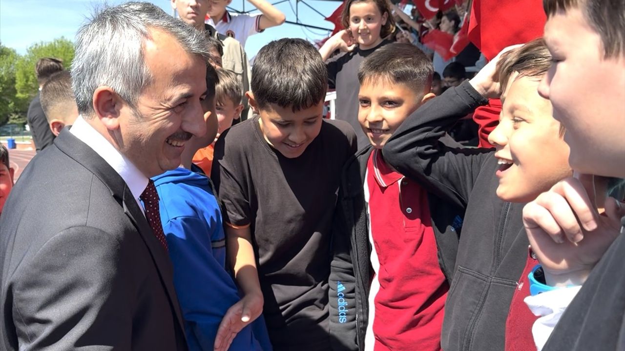 Edirne'de Öğrenciler, Vali Sezer'den Saha Sözü Aldı