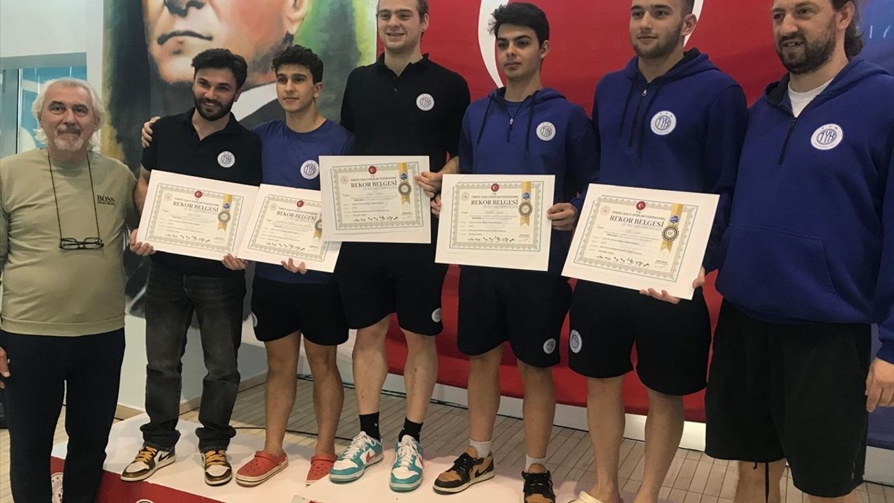 Edirne'deki Paletli Yüzme Şampiyonası'nda 6 Yeni Türkiye Rekoru