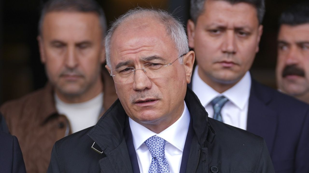 Efkan Ala, Sırrı Süreyya Önder'i Hastanede Ziyaret Etti