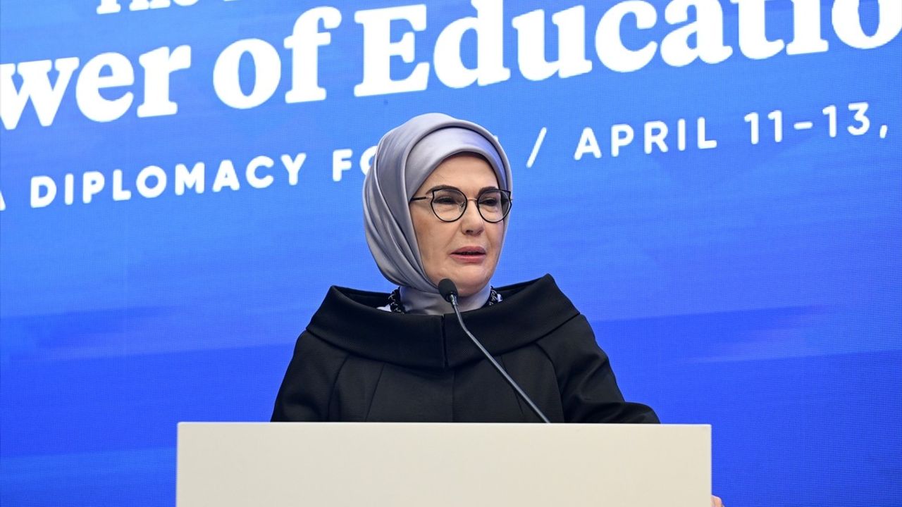 Emine Erdoğan, ADF'deki Eğitimin Dönüştürücü Gücü Panelinde Konuştu