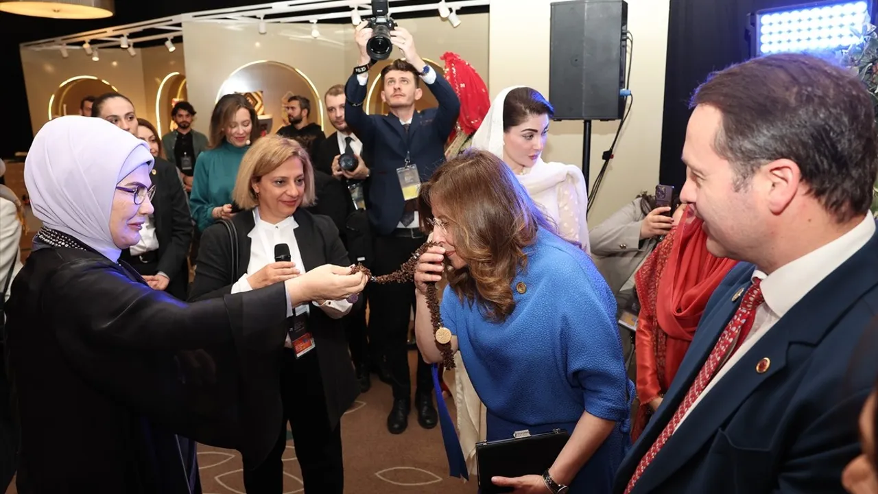 Emine Erdoğan, ADF Kapsamında Yabancı Lider Eşlerine Anadolu'nun Kültürel Mirasını Tanıttı