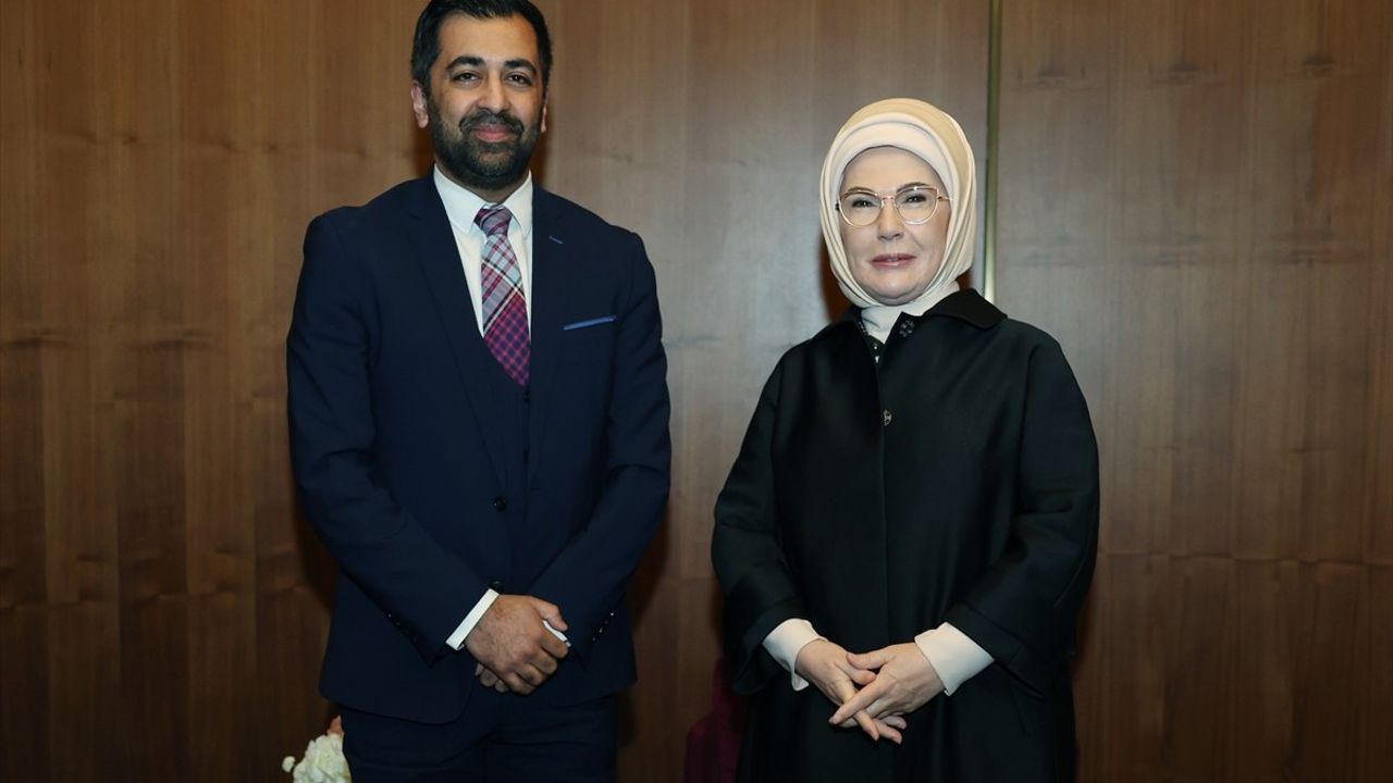 Emine Erdoğan, eski İskoçya Bölgesel Başbakanı Hamza Yusuf ile Görüştü