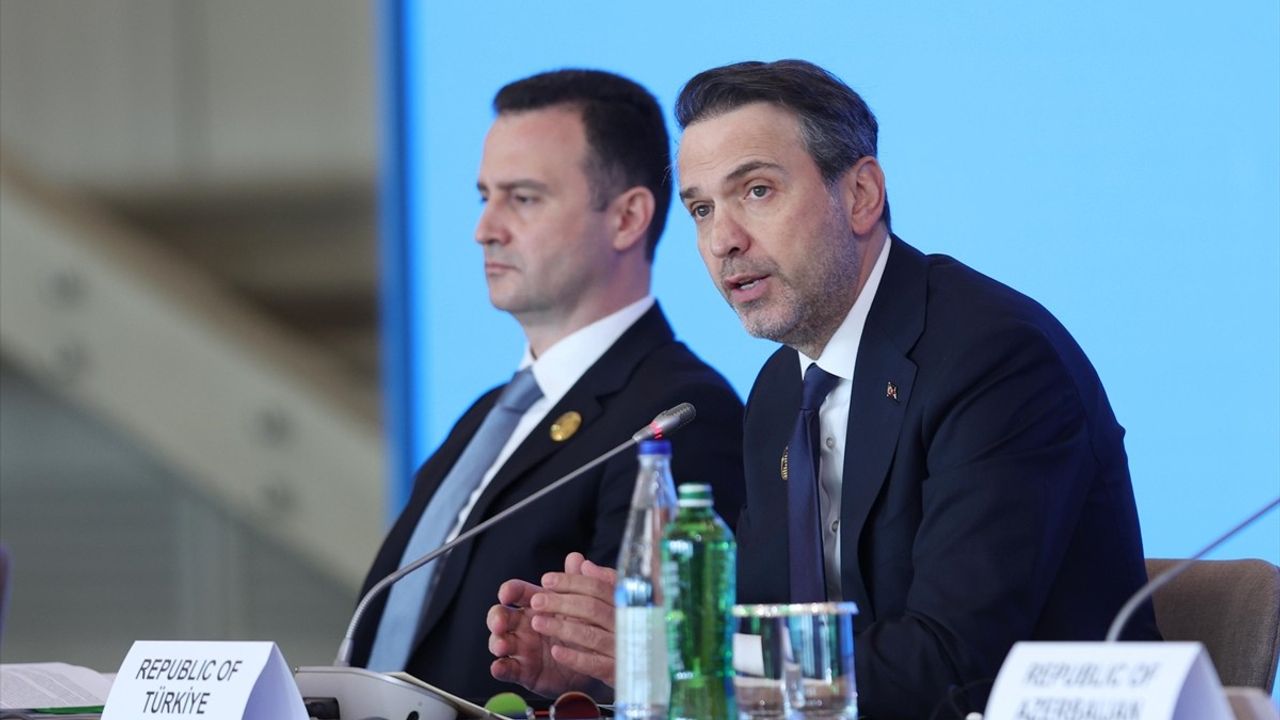 Enerji Bakanı Bayraktar, Azerbaycan Cumhurbaşkanı Aliyev ile Görüştü