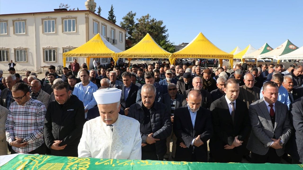 EPDK Başkanı Mustafa Yılmaz'ın Anneleri Gaziantep'te Defnedildi