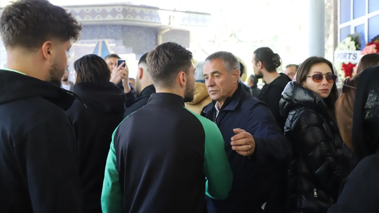 Ersun Yanal'ın Annesi Bahriye Yanal Hayatını Kaybetti