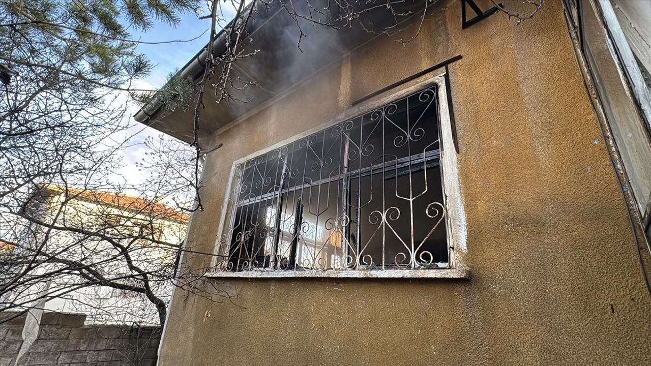 Erzincan'da Müstakil Evde Yangın Çıktı