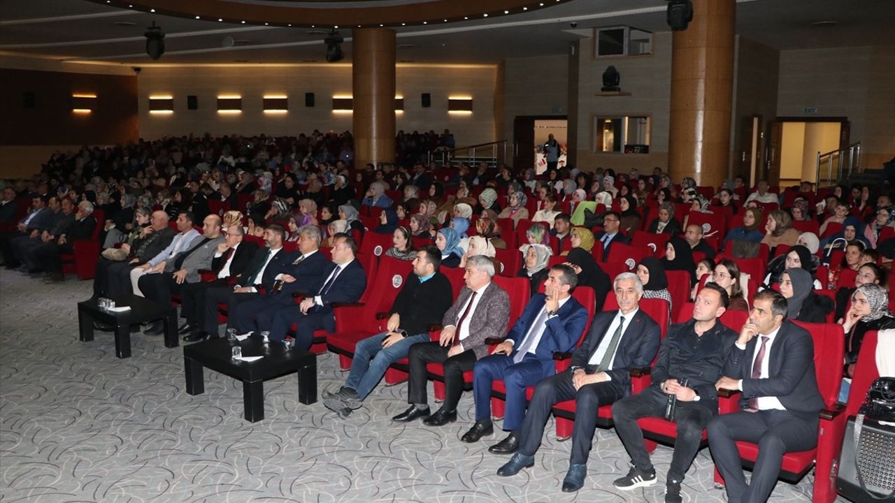 Erzurum'da Hane İçi Dijital Eğitim Konferansı Gerçekleşti