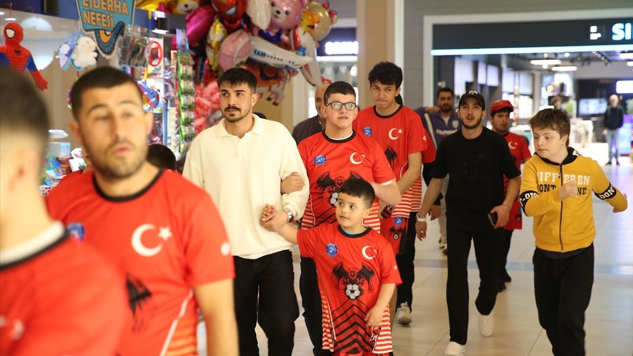 Erzurum'da Otizmli Çocuklar Farkındalık Koşusu Düzenledi