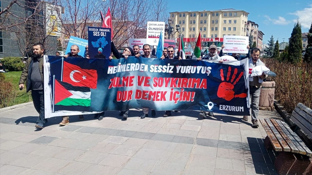 Erzurum'da Sağlıkçılar 76. Haftasında Sessiz Yürüyüş Düzenledi