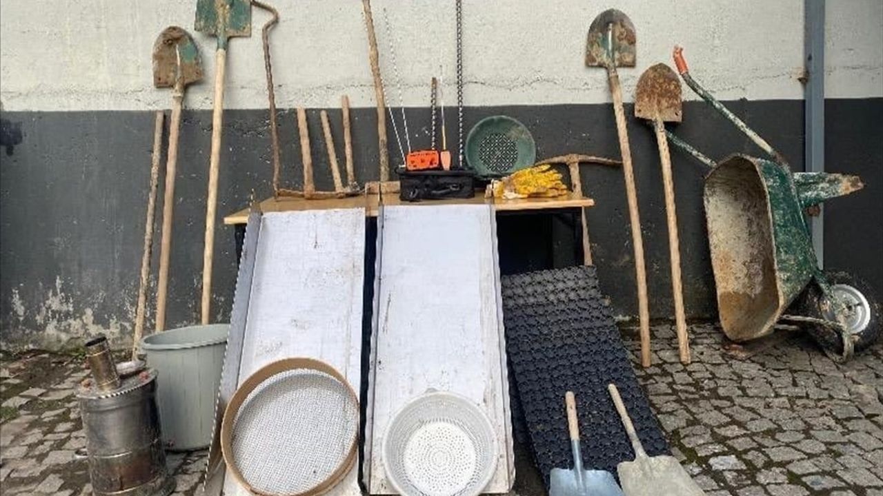 Erzurum İspir'de İzinsiz Kazı Yapan 4 Şüpheli Gözaltına Alındı