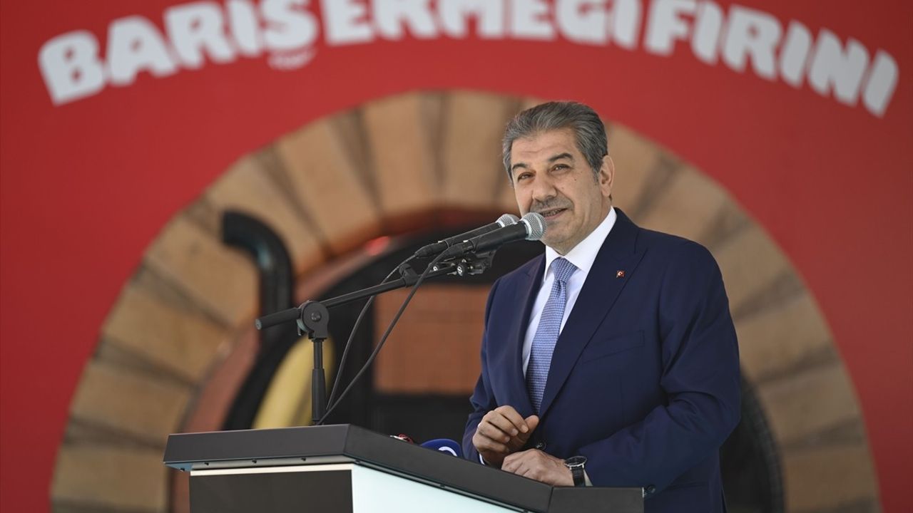 Esenler'de 15. Uluslararası Barış Ekmeği Festivali Gerçekleşti