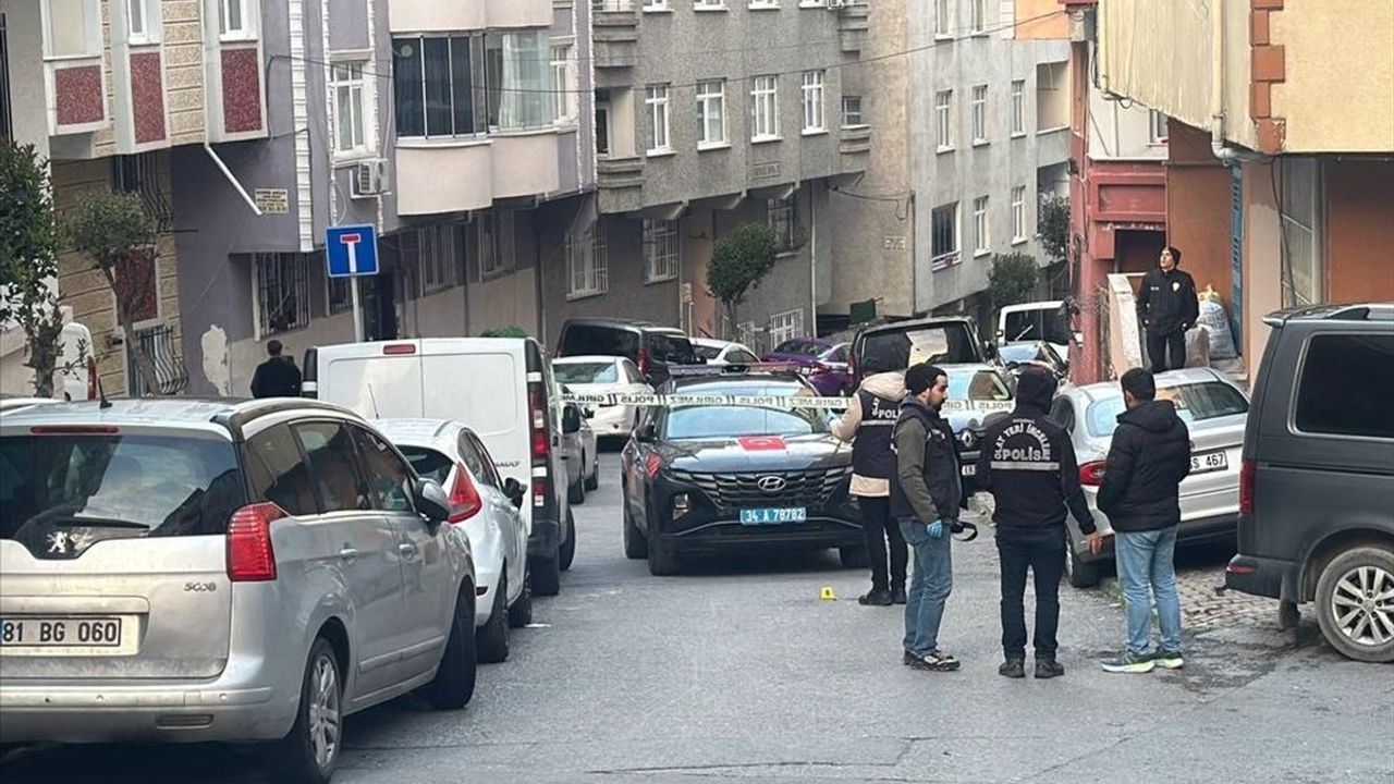 Esenler'de Boşanma Tartışması Kanlı Sonuçlandı: Kadın Öldü, Adam İntihar Girişiminde Bulundu