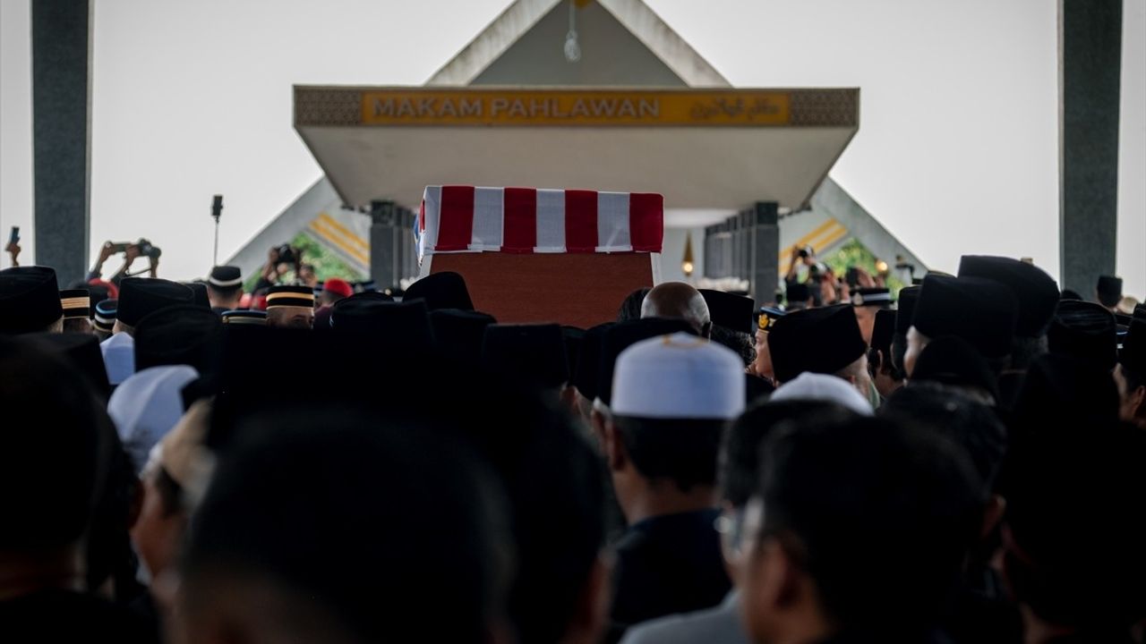 Eski Malezya Başbakanı Abdullah Ahmed Bedevi Hayatını Kaybetti