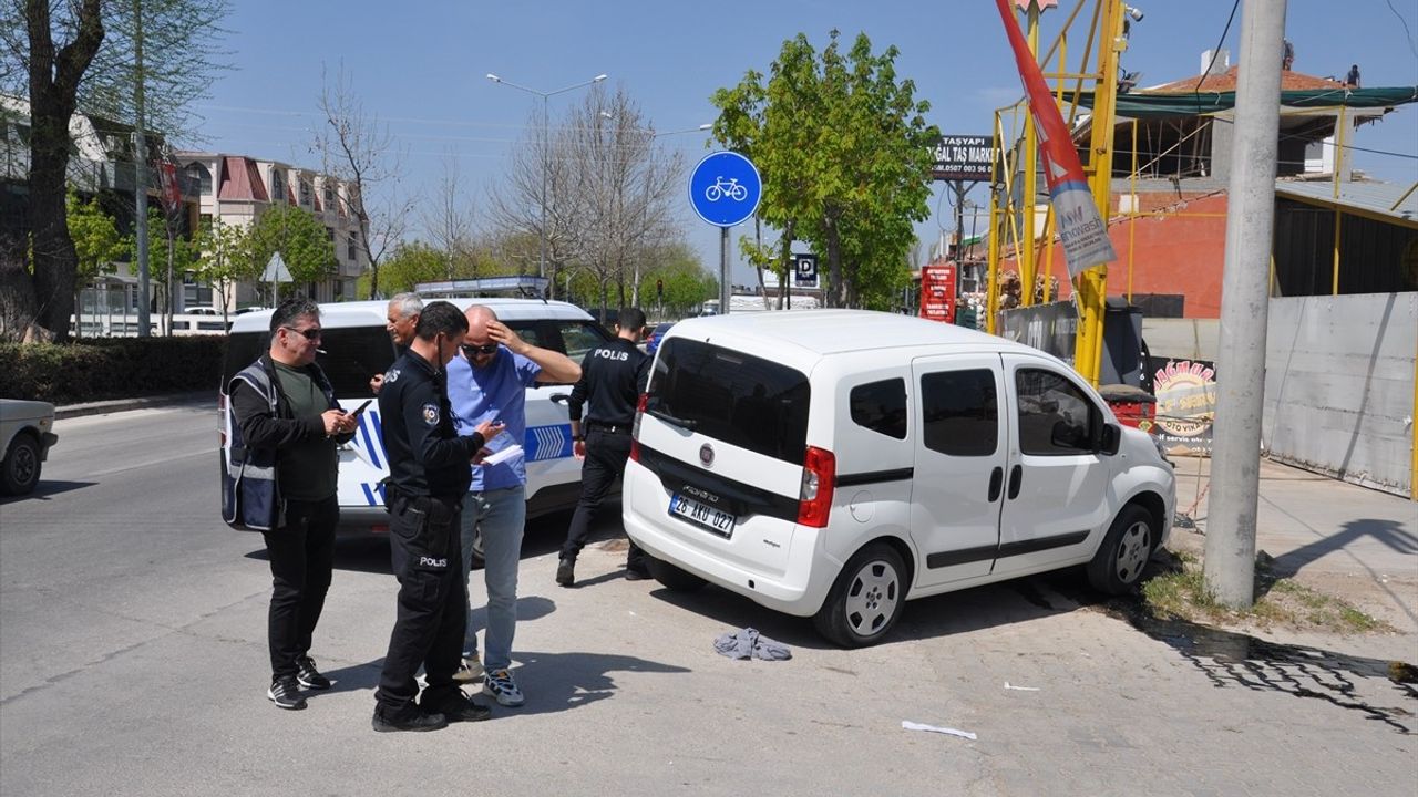 Eskişehir'de 'Dur' İhtarına Uymayan 3 Şüpheli Kovalamaca ile Yakalandı