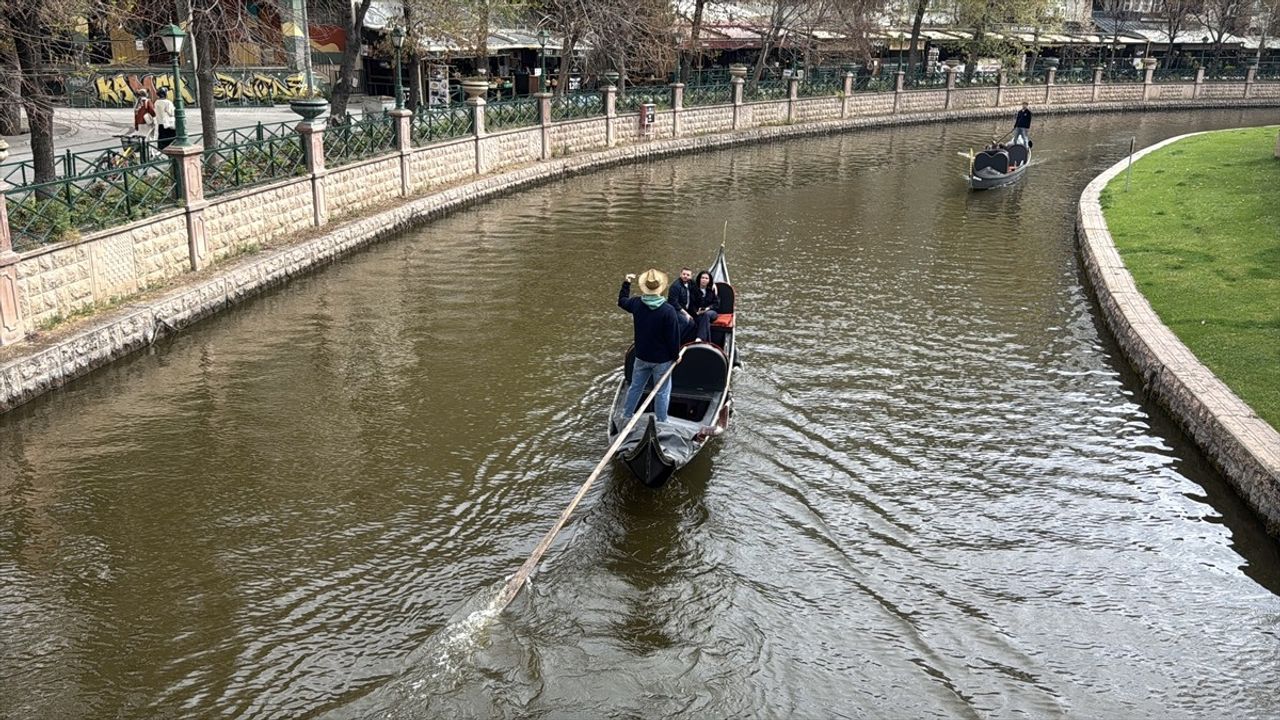 Eskişehir Porsuk Çayı'nın Renk Değişimi Sağanak Sonrası Gözlemlendi