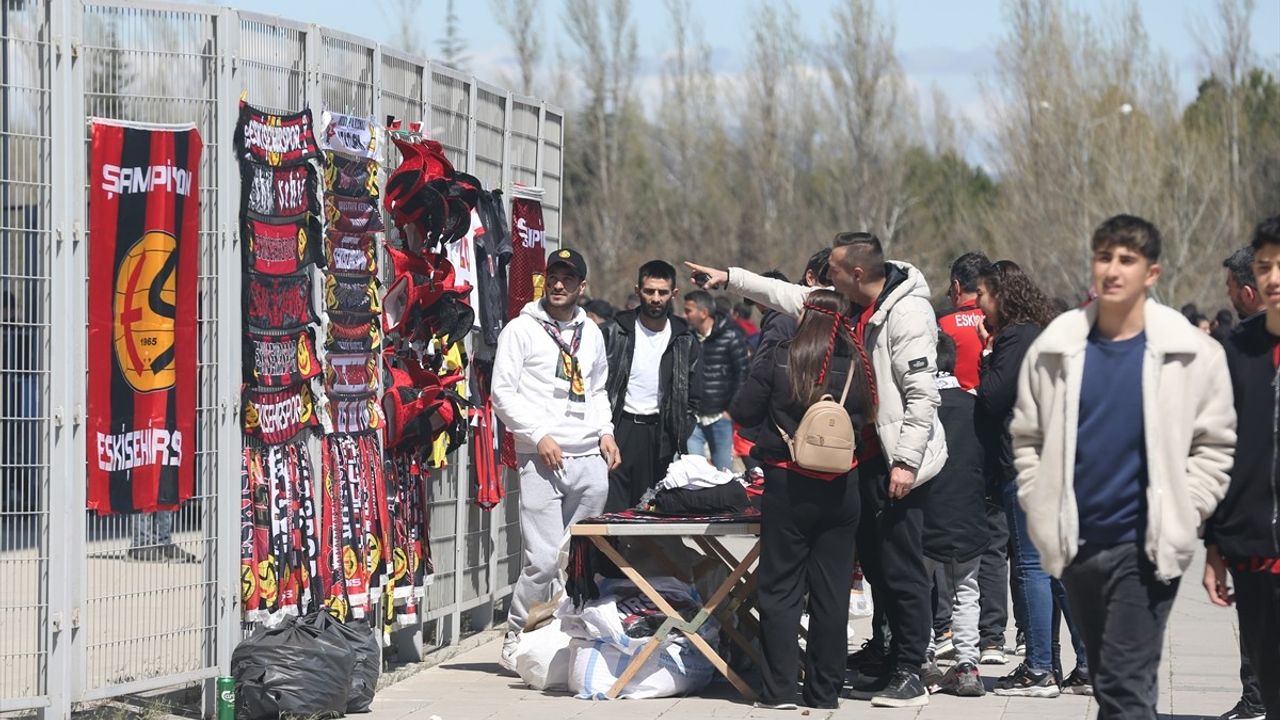 Eskişehirspor, Bölgesel Amatör Lig Maçında 20 Bini Aşan Seyirciyle Desteklendi
