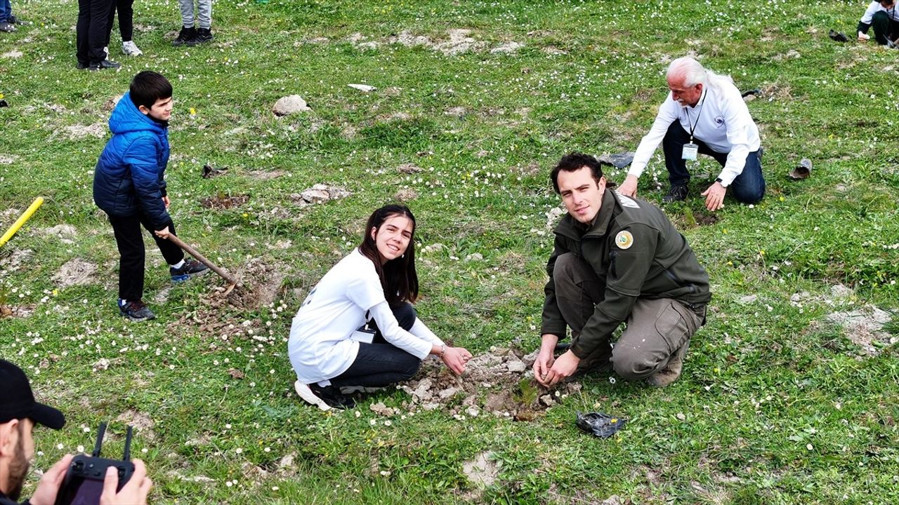 Eyüp Musiki Vakfı Çocuk Korosu, 23 Nisan'da 100 Fidan Dikti