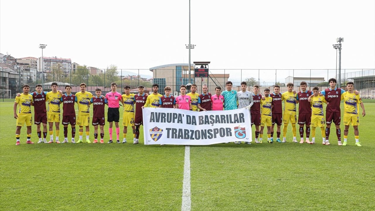 Eyüpspor 19 Yaş Altı Takımı'ndan Trabzonspor'a Destek Jesti