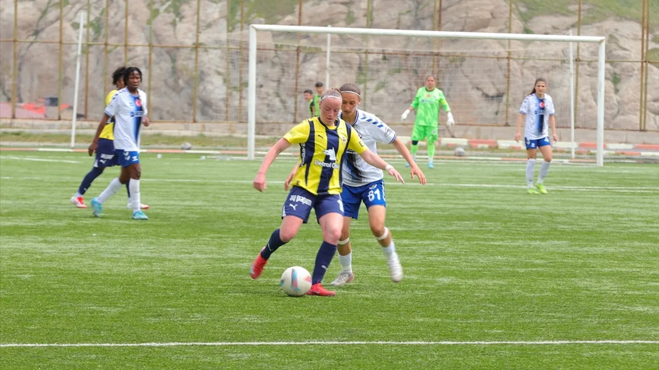 Fenerbahçe Petrol Ofisi, Hakkarigücü'nü 2-1 Mağlup Ederek Liderliğini Sürdürdü
