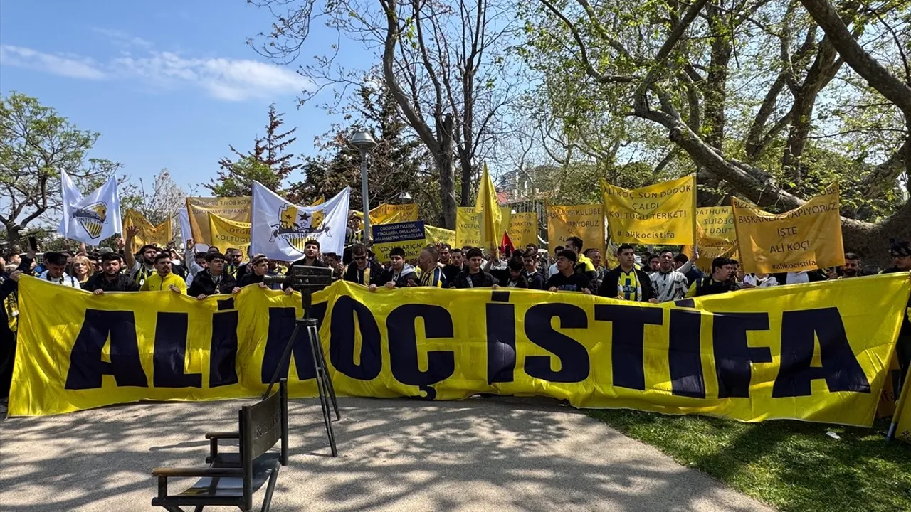 Fenerbahçe Taraftarından Başkan Ali Koç ve Yönetimine İstifa Çağrısı