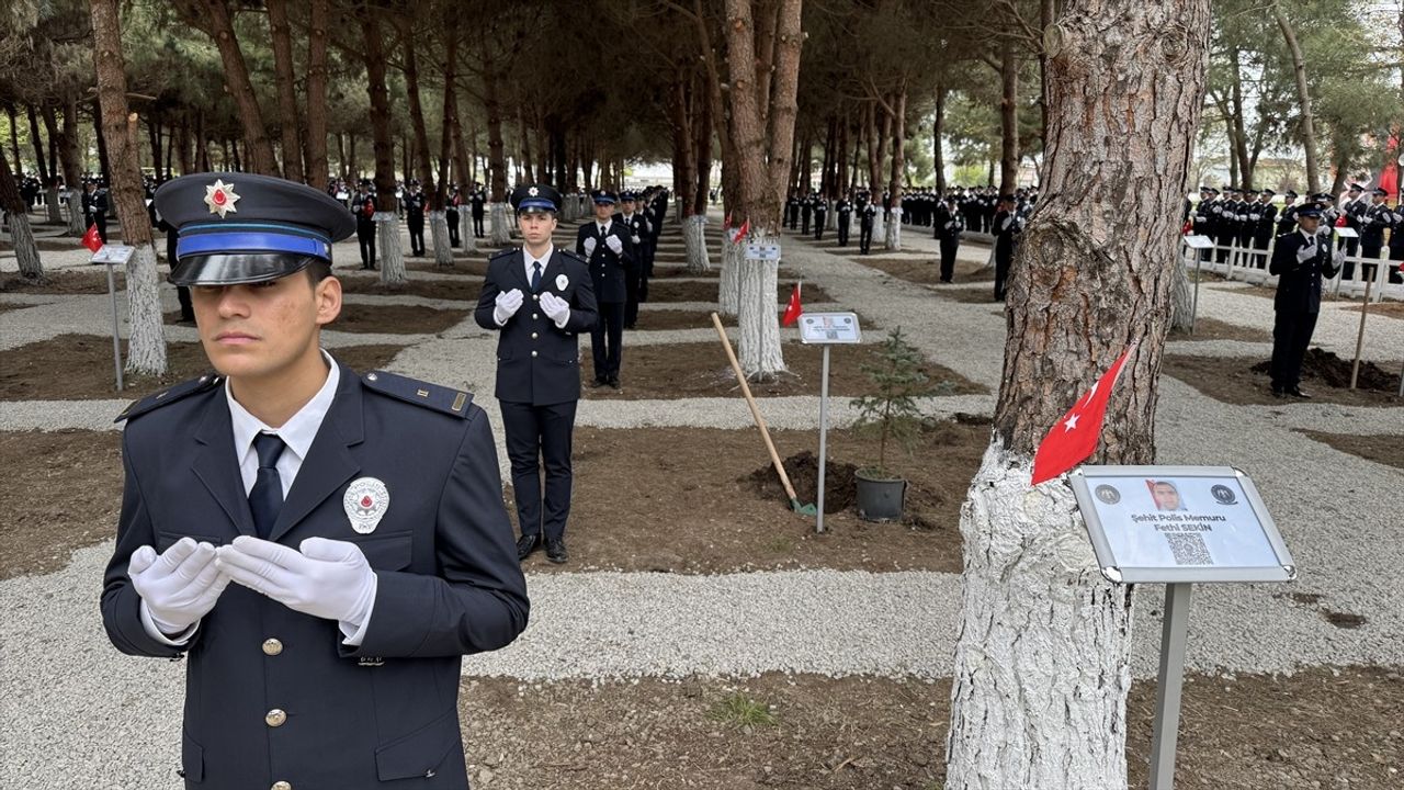 Fethi Sekin'in Mezun Olduğu Okulda 'Kahramanlar Ormanı' Açıldı