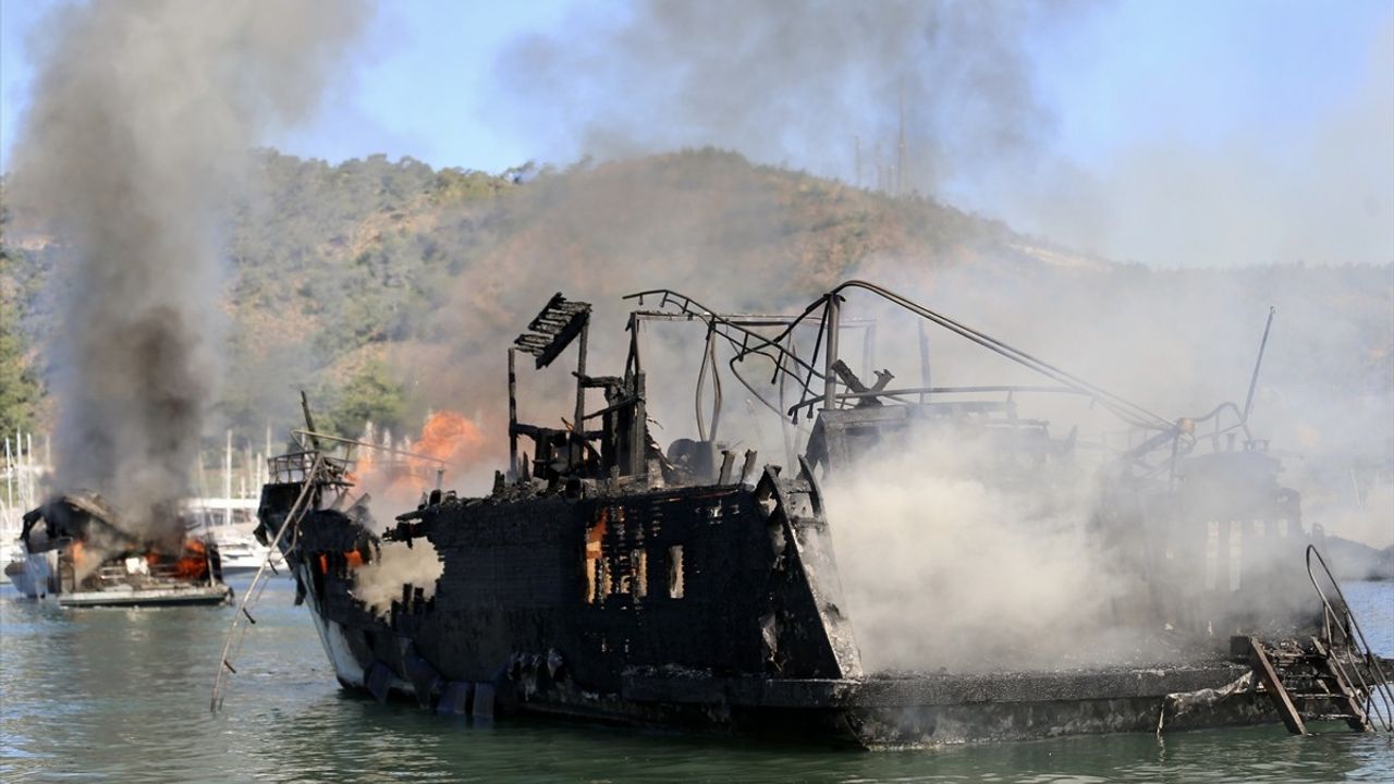 Fethiye'de Yangında 3 Motor Yat ve 1 Yelkenli Kullanılamaz Hale Geldi