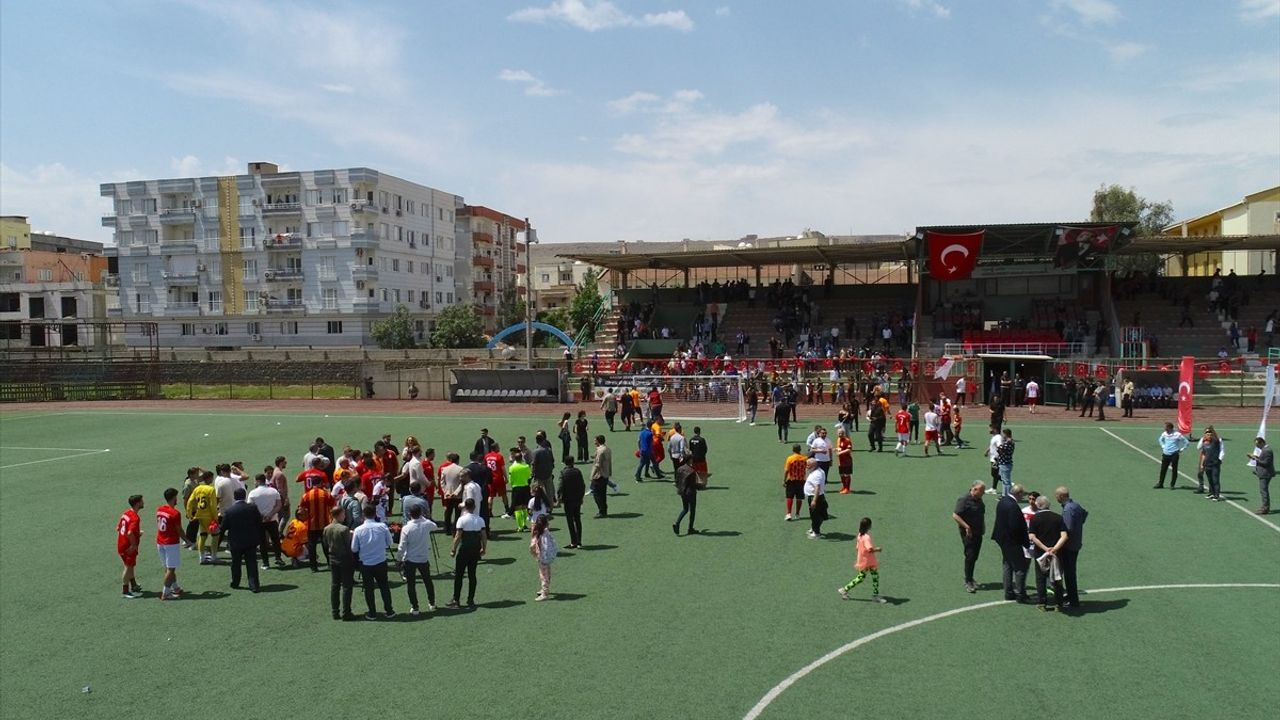 Galatasaraylı Eski Futbolcular, Cizre'de Gençlerle Dostluk Maçı Yaptı