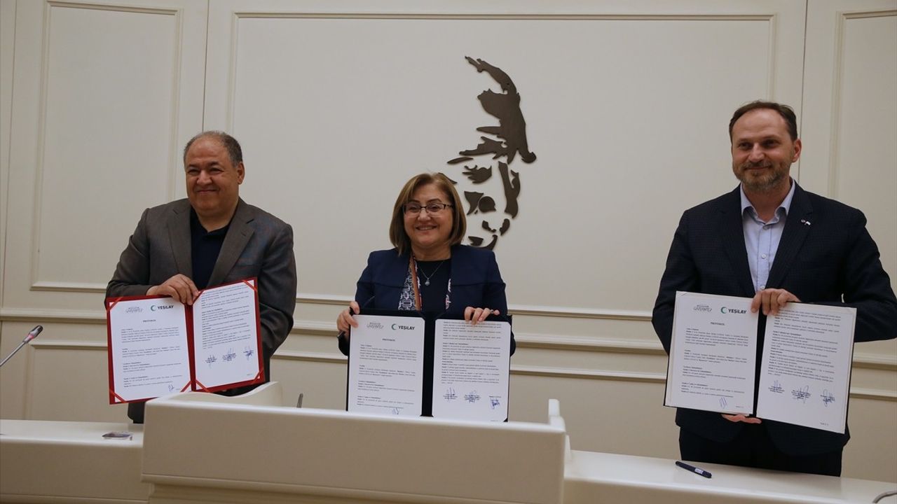 Gaziantep Büyükşehir Belediyesi ve Yeşilay 'Bağımsızlık Seferberliği' Protokolü İmzaladı